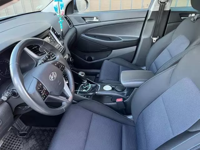 Hyundai Tucson benzină, 117.000 km, an 2016, climatronic, pilot automat, faruri Xenon, - Imagine 8/10