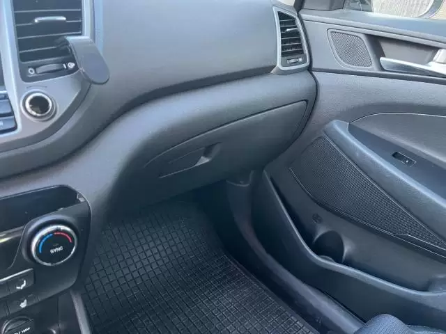 Hyundai Tucson benzină, 117.000 km, an 2016, climatronic, pilot automat, faruri Xenon, - Imagine 10/10