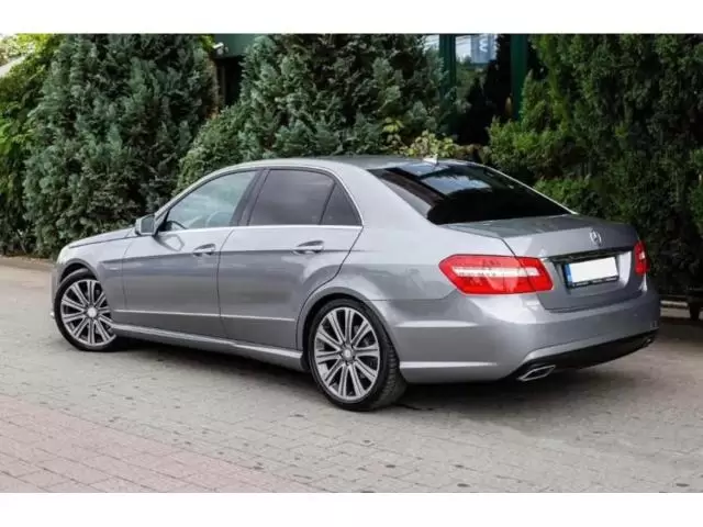 Mercedes E350 4Matic Blue Efficiency