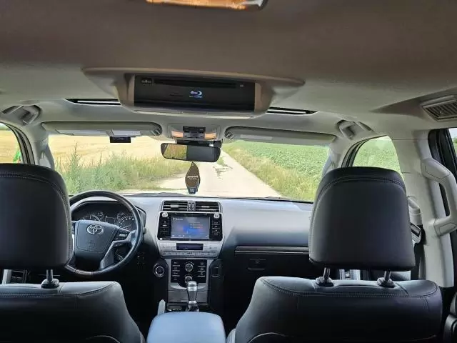 Toyota Land Cruiser 2.8l turbo Luxury - Imagine 7/9