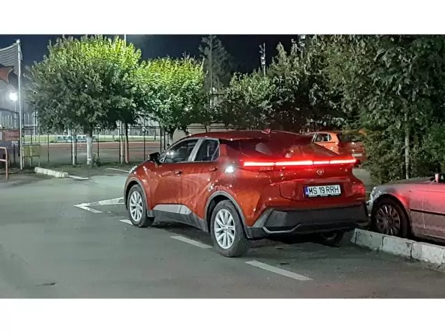 Toyota C-HR hibrid 1,8 - Imagine 8/8