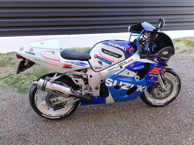 SUZUKI GSXR 600 ! ca NOU