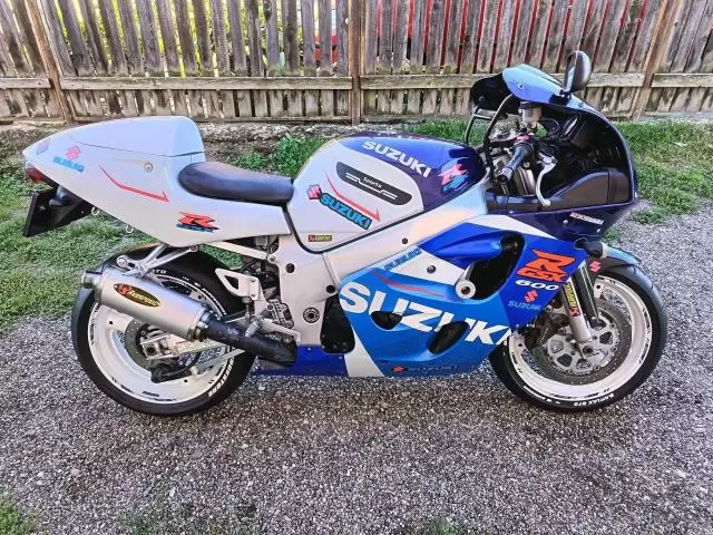 SUZUKI GSXR 600 ! ca NOU